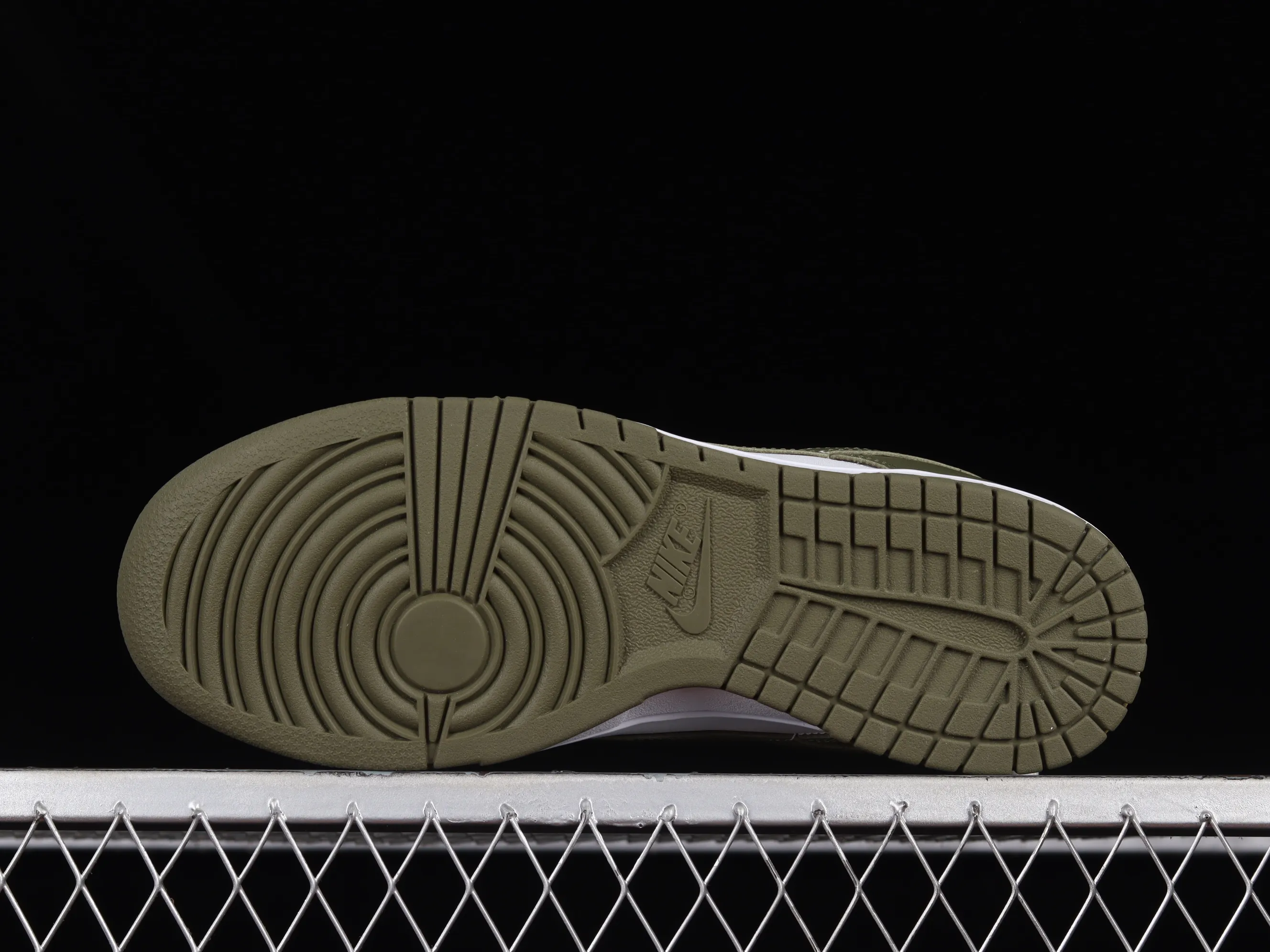 All Categories Nk SB Dunk Series Nk SB Dunk Low Low-top Sneakers Foreign Trade Version Nk Dunk Low Olive Green SB Smashed Backboard Fashion Casual Sneakers DD1503-120